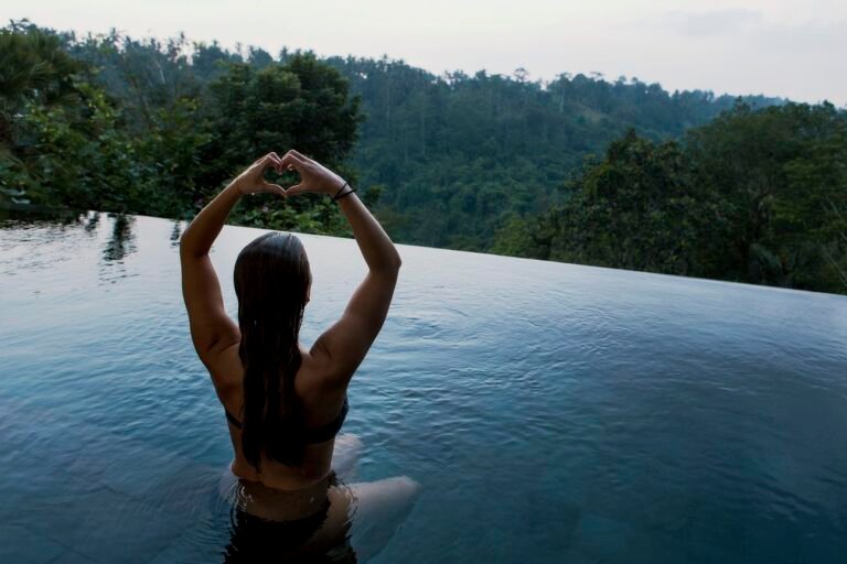Mindfulness Meditation: A Guide to Reducing Stress and Anxiety 1 Mindfulness Meditation: A Guide to Reducing Stress and Anxiety
