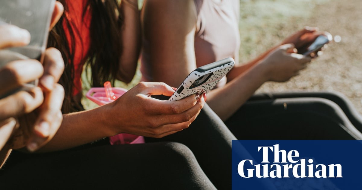 Social media triggers children to dislike their own bodies, says study - The Guardian